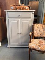 Brocante meidenkast, Ophalen, Studio Larilo, Studiolarilo@gmail.com, Zo goed als nieuw