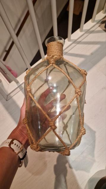 Decoratieve Vaas met Touw beschikbaar voor biedingen