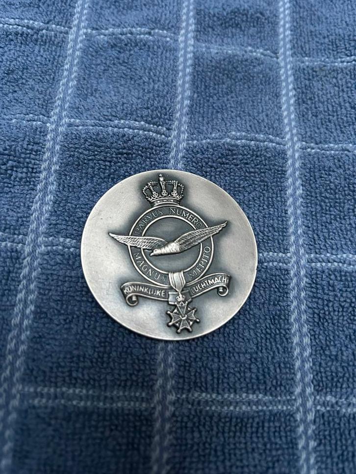 Kon. Luchtmacht Penning 60 jaar., Verzamelen, Militaria | Algemeen, Luchtmacht, Embleem of Badge, Nederland, Ophalen