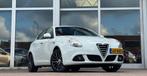 Alfa Romeo Giulietta 1.4 T Distinctive 170PK Navi Mooi! 18"L, Voorwielaandrijving, Stof, Gebruikt, Zwart