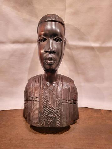 Afrikaans Houten Beeld beschikbaar voor biedingen