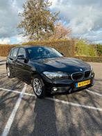 BMW 1-Serie 116i 109pk 2015 Zwart, Auto's, BMW, 1-Serie, 65 €/maand, 1280 kg, Zwart