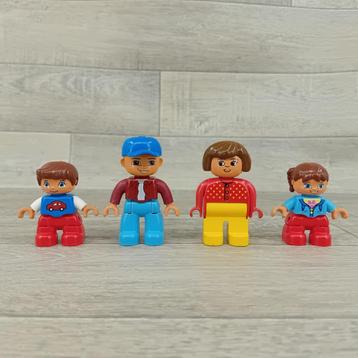 duplo poppetjes gezin, vader moeder en 2 kinderen beschikbaar voor biedingen