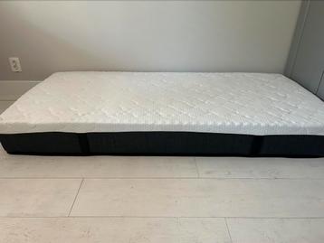 Nieuw matras (90x200) plus losse topper erbij! beschikbaar voor biedingen