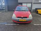 Toyota Yaris 1.0 16V Vvti 3DR 1999 Rood nw apk nap rijdtgoed, Auto's, Voorwielaandrijving, 4 cilinders, 400 kg, 68 pk