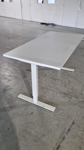 Verstelbaar bureau (wit) 160,-