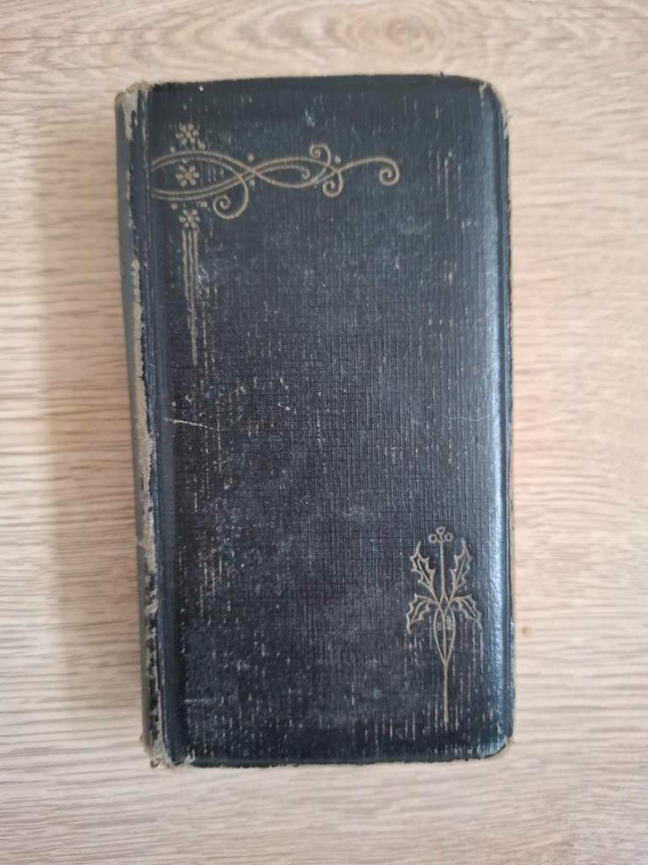 Een oud katholiek gebedenboek getiteld "Liefdebloesems". , Antiek en Kunst, Antiek | Boeken en Bijbels, Ophalen of Verzenden