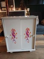Te koop vintage poppen/barbie kledingkastje, Kinderen en Baby's, Speelgoed | Poppen, Ophalen, Gebruikt, Babypop