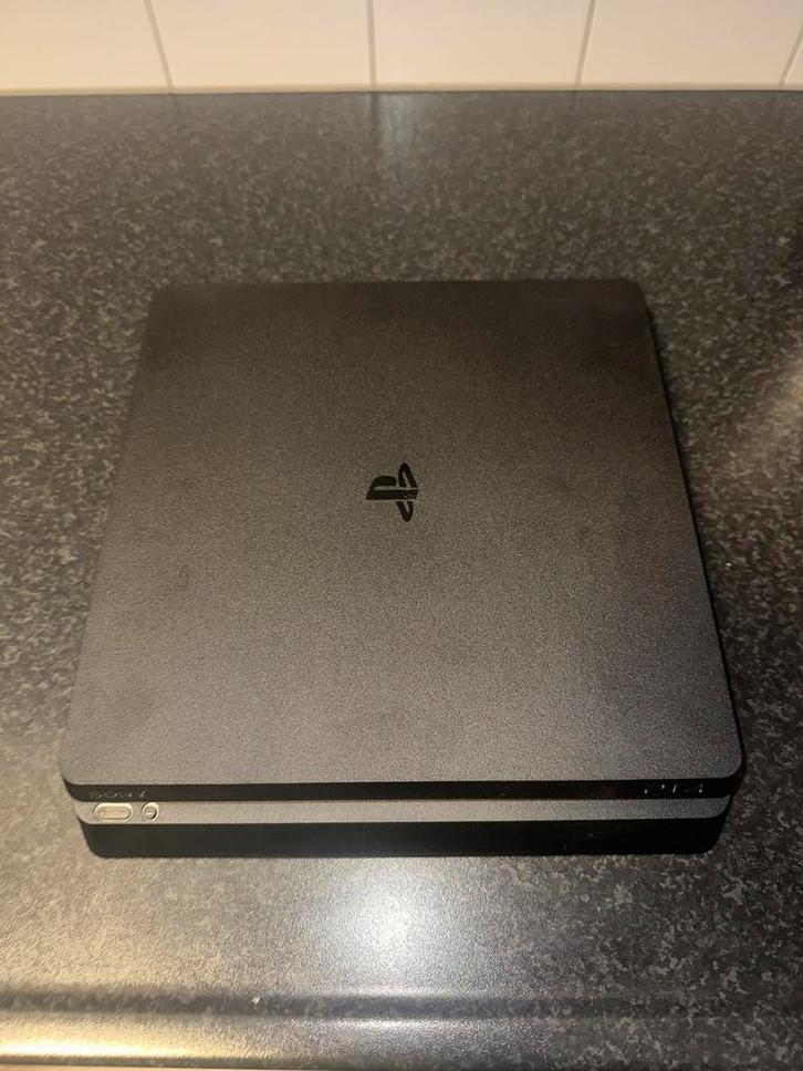 PS4 Slim 1TB + 7 Games + 2 dualshock 4 V2, Spelcomputers en Games, Spelcomputers | Sony PlayStation 4, Zo goed als nieuw, Slim