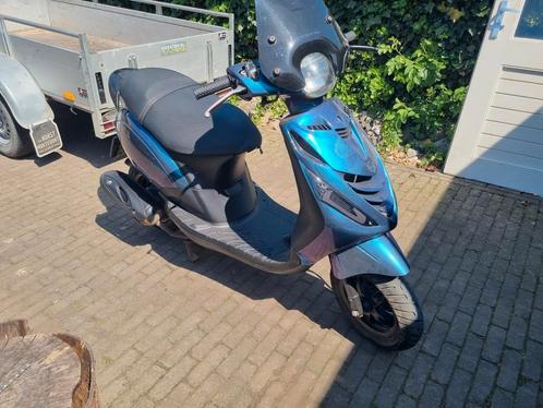 Piaggo Zip 50 cc 4 takt., Fietsen en Brommers, Scooters | Piaggio, Zo goed als nieuw, Zip, Benzine, Ophalen