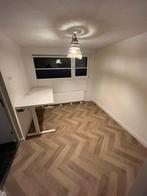 Zo goed als nieuw: Ikea MITTZON Bureau zit/sta, elektrisch, Huis en Inrichting, Bureaus, Ophalen, Elektrisch