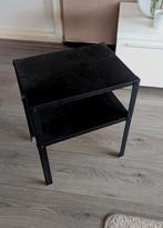 Zwart tafeltje (nachtkastje, bijzettafeltje etc.), Gebruikt, Metaal of Aluminium, Vierkant, 55 tot 75 cm