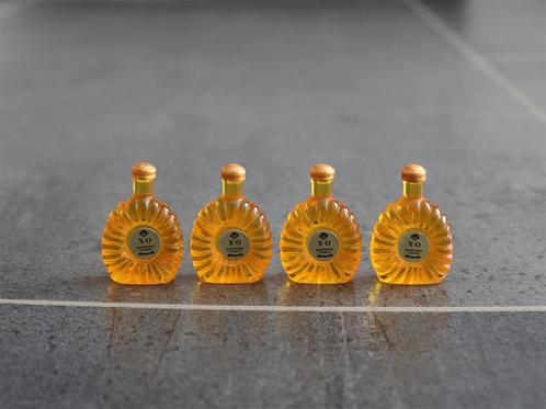 Flesjes Cognac fles drank miniatuur nieuw 1:12 - xo geel, Verzamelen, Poppenhuizen en Toebehoren, Nieuw, Decoratie, Ophalen of Verzenden