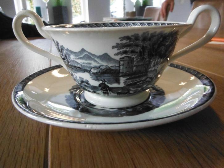 zwart/creme Wedgwood Etruria England 2 oor soepkop/ schotel, Antiek en Kunst, Antiek | Servies los, Verzenden