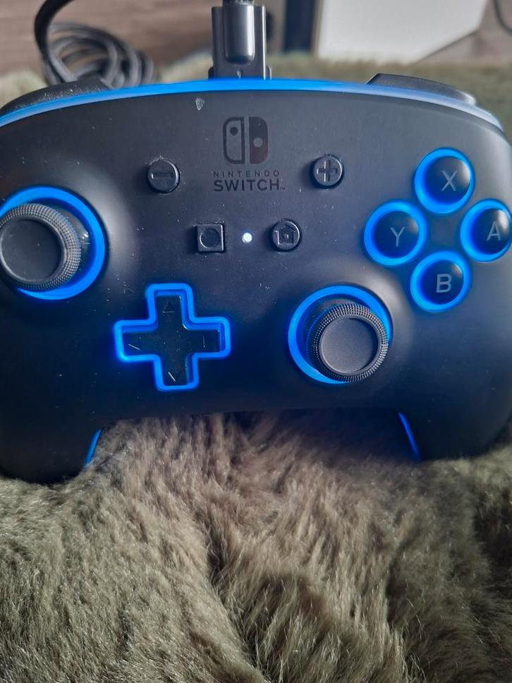 PowerA RGB bedrade Nintendo Switch Controller | NIEUWSTAAT, Spelcomputers en Games, Games | Nintendo Switch, Zo goed als nieuw