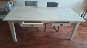 Houten Eettafel met Lades beschikbaar voor biedingen