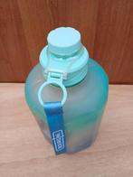 Drinkfles 2.2L. Draaidop en Handvat. Stevige uitvoering., Ophalen of Verzenden, Zo goed als nieuw