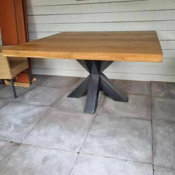 Moderne Eiken Tafel - Vierkant beschikbaar voor biedingen