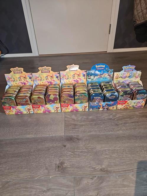 Lege pokemon tins/etb's en een heleboel andere dingen, Hobby en Vrije tijd, Verzamelkaartspellen | Pokémon, Nieuw, Overige typen
