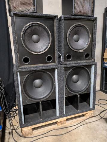 subwoofer en mis kasten beschikbaar voor biedingen