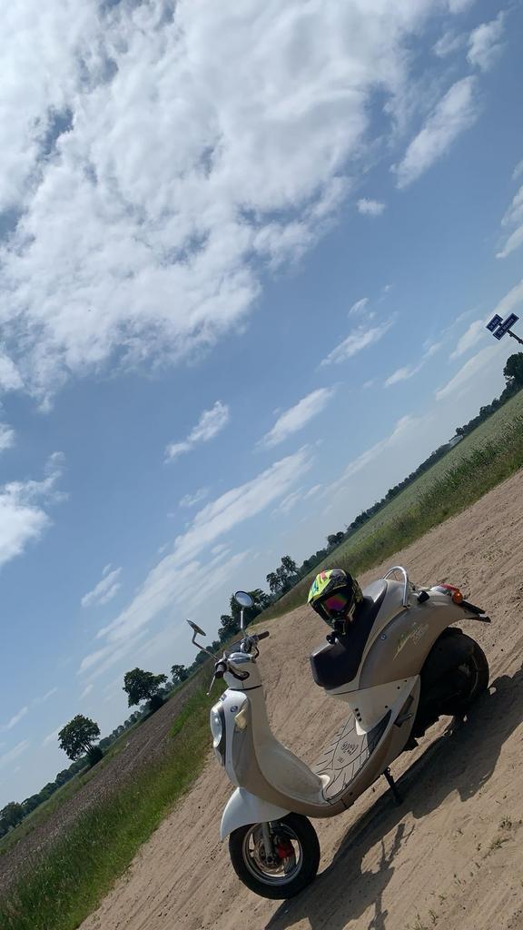Sym Mio 50 Geel Kenteken - Opknapper, Fietsen en Brommers, Snorfietsen en Snorscooters, Gebruikt, SYM, Benzine, Ophalen of Verzenden