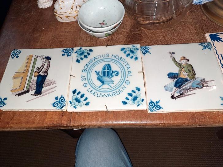 Drie Makkumer tegels Tichelaar, Antiek en Kunst, Antiek | Wandborden en Tegels, Ophalen of Verzenden