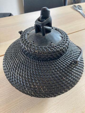 Handgemaakte Houten Mand met Gesneden Deksel – Uniek Etnisch beschikbaar voor biedingen