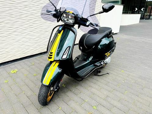 Vespa Sprint Sixties 2021 Smoked windscherm + valbeugels, Fietsen en Brommers, Scooters | Vespa, Zo goed als nieuw, Benzine, Ophalen