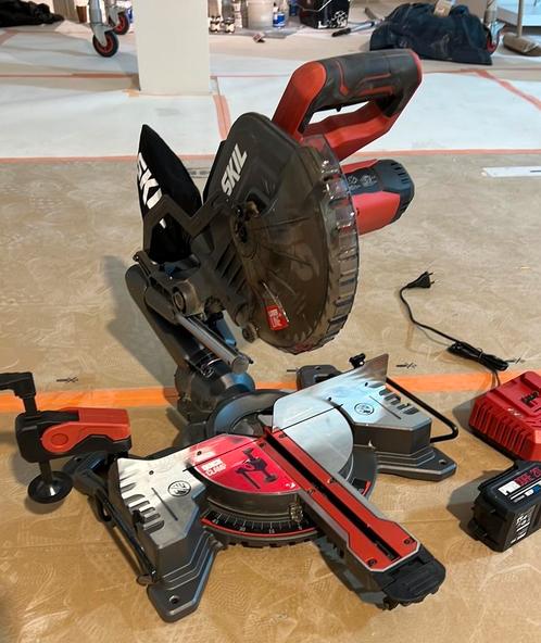 Skil 3590ca ACCU afkortzaag, Doe-het-zelf en Verbouw, Gereedschap | Zaagmachines, Zo goed als nieuw, Afkortzaag, 1200 watt of meer