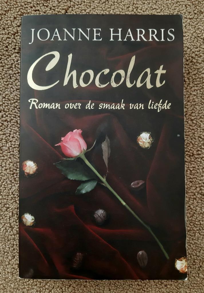 Joanne Harris: Chocolat. Roman over de smaak van liefde., Boeken, Romans, Zo goed als nieuw, Nederland, Ophalen of Verzenden