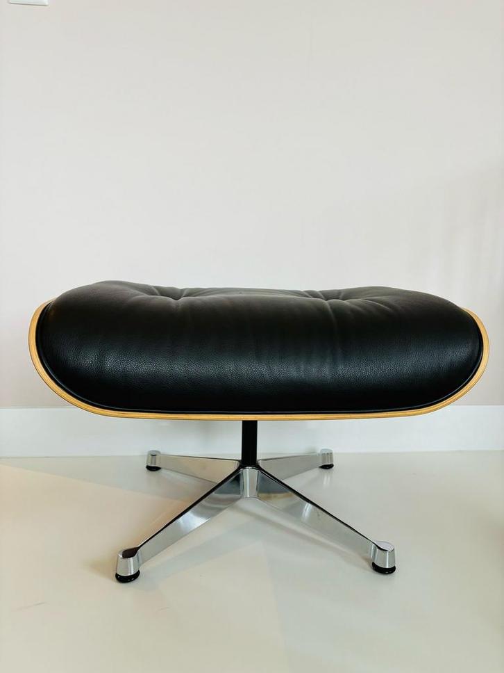 Vitra Eames Ottoman choclade bruin, Huis en Inrichting, Banken | Voetenbanken en Poefen, Nieuw, 75 tot 100 cm, 100 tot 125 cm