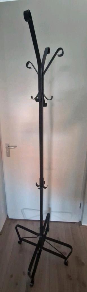 Mooie grote metalen kapsotk beschikbaar voor biedingen