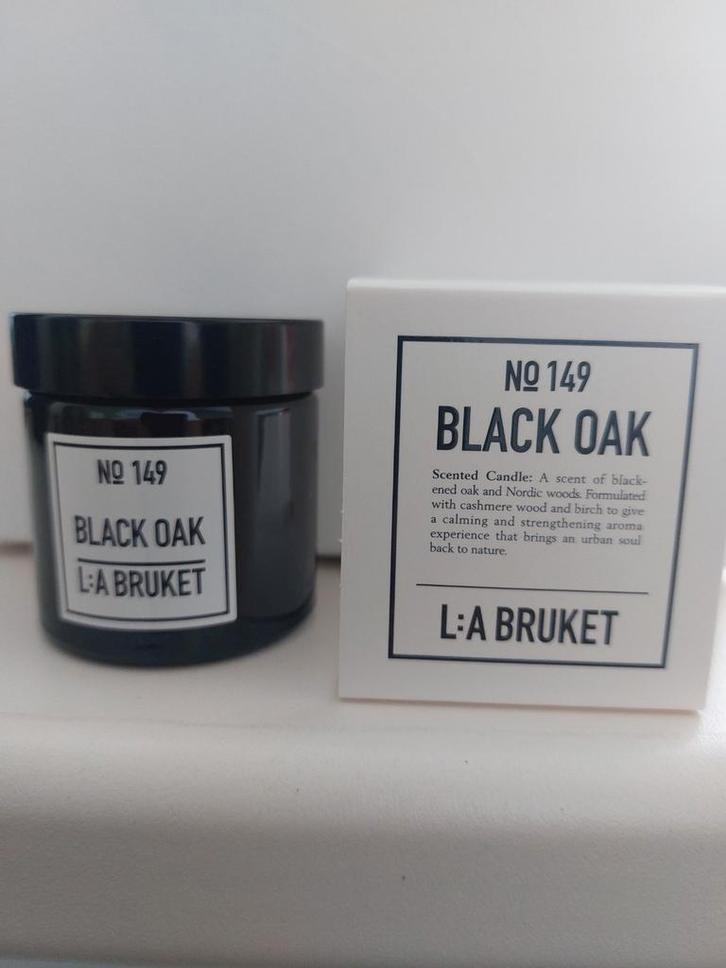 L:A Bruket - Kaars Black Oak no149, Huis en Inrichting, Woonaccessoires | Kandelaars en Kaarsen, Nieuw, Kaars, Minder dan 25 cm