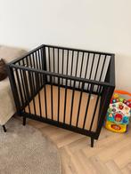 Baby box zwart met matras, Ophalen, Zo goed als nieuw