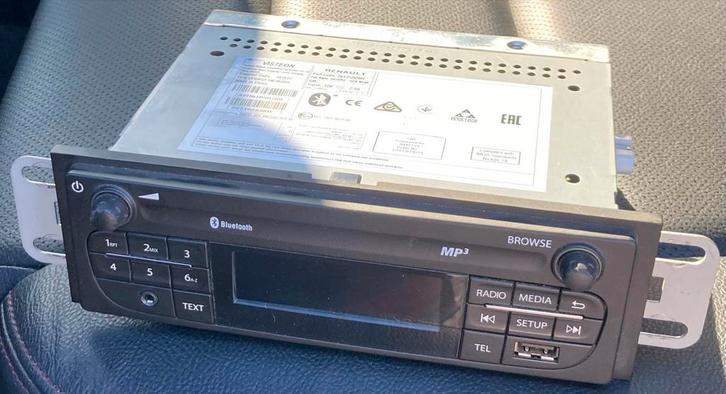 Renault Master lll autoradio bouwjaar 2020, Auto diversen, Autoradio's, Gebruikt, Ophalen of Verzenden