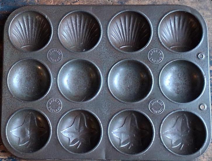 Madeleine tray/kleine cake. Seamlease Hygienic. Ca '40/'60, Huis en Inrichting, Keuken | Keukenbenodigdheden, Zo goed als nieuw