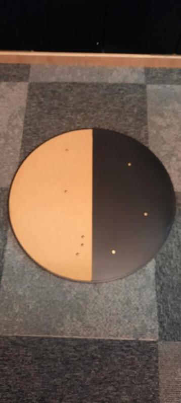 Te koop rond prikbord beschikbaar voor biedingen
