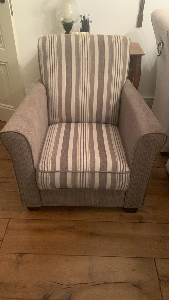 Comfortabele fauteuil met streepmotief, Huis en Inrichting, Fauteuils, Gebruikt, Stof, 75 tot 100 cm, Minder dan 75 cm, Ophalen of Verzenden
