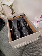 Aeryn patent parel  slingback pumps zwart  charles&keith, Kleding | Dames, Schoenen, Ophalen of Verzenden