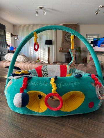 kinderzitje van Sophie La Girafe  en Play Game Pad beschikbaar voor biedingen