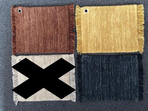 Kleedje vloerkleed 30 x 35 cm laagpolig met franjes 100% wol, Huis en Inrichting, Stoffering | Tapijten en Kleden, Zo goed als nieuw