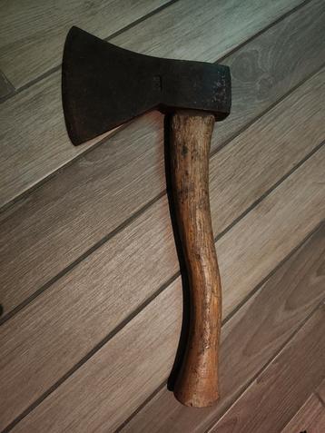 Bijl antiek  beschikbaar voor biedingen