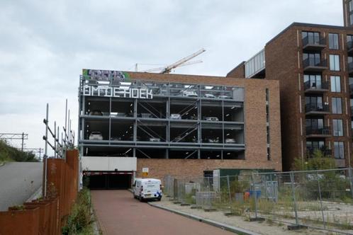 Parkeerplaats Te Huur - Eindhoven Strijp S 'Om De Hoek', Huizen en Kamers, Garages en Parkeerplaatsen, Noord-Brabant