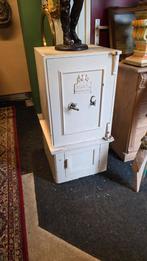 Antieke kluis met sleutel, Antiek en Kunst, Ophalen