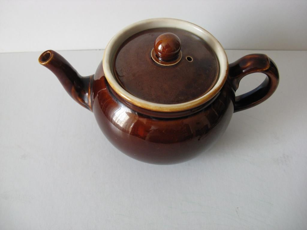 Bruin koffiepotje. Kleur bruin. Luxenburg middenlijn 20 cm., Ophalen of Verzenden, Gebruikt