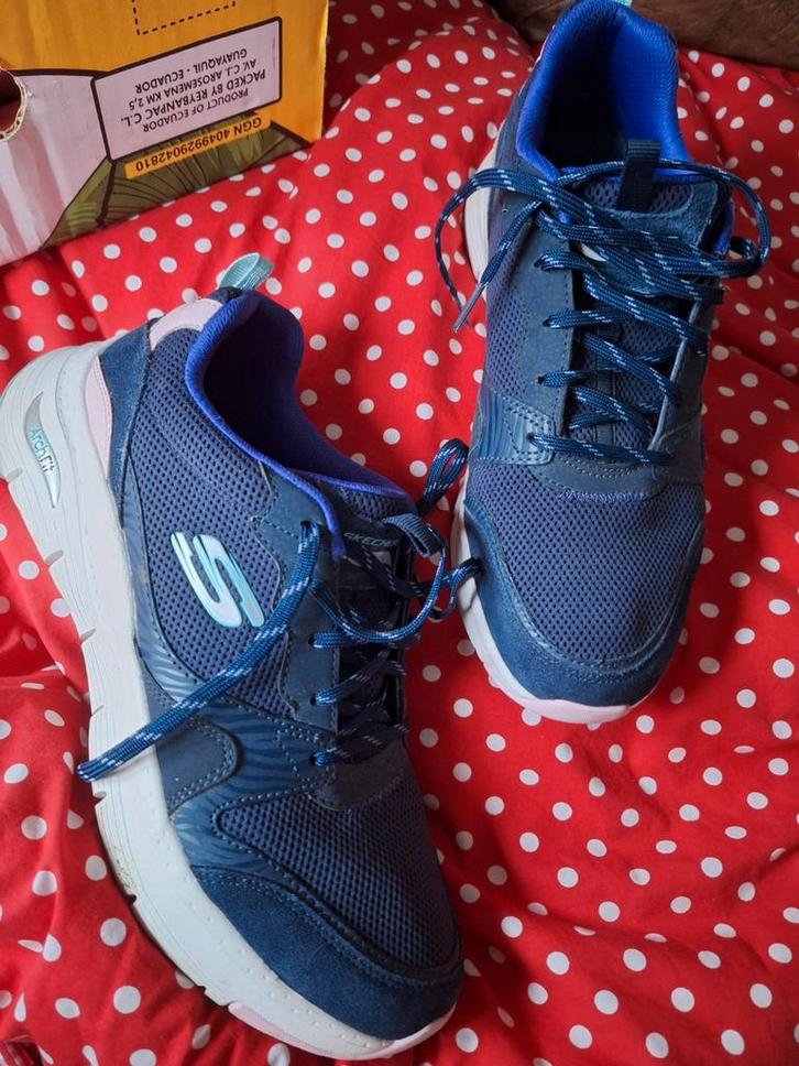 Skechers  41 Air cooled zgan blauw roze wit, Kleding | Dames, Schoenen, Zo goed als nieuw, Sneakers of Gympen, Blauw, Ophalen of Verzenden