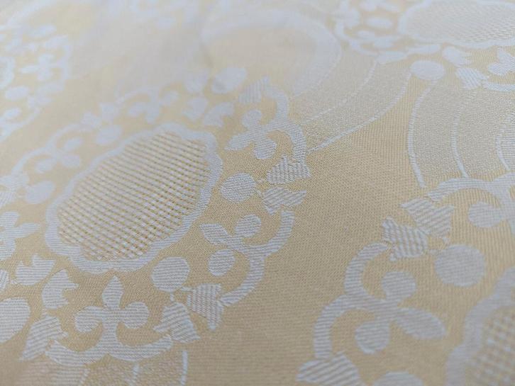 Lap stof geel damast 1.40 x 1.12 mtr (WS4), Hobby en Vrije tijd, Stoffen en Lappen, Nieuw, Katoen, 120 cm of meer, 30 tot 200 cm