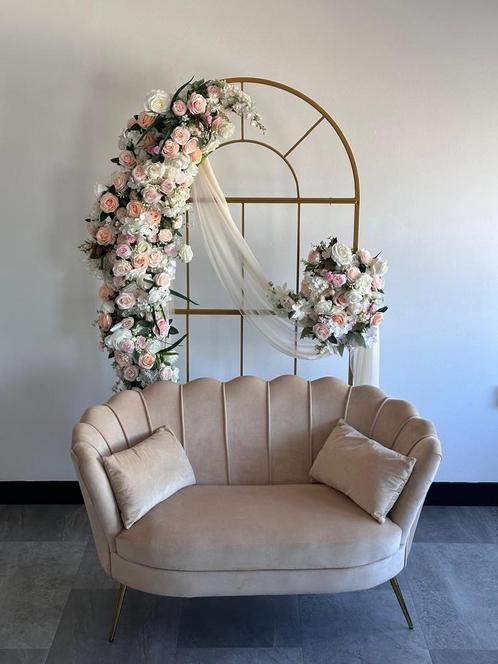 TE HUUR: Romantische Backdrop met bruidsbankje peach, Hobby en Vrije tijd, Feestartikelen | Verhuur, Zo goed als nieuw, Ophalen