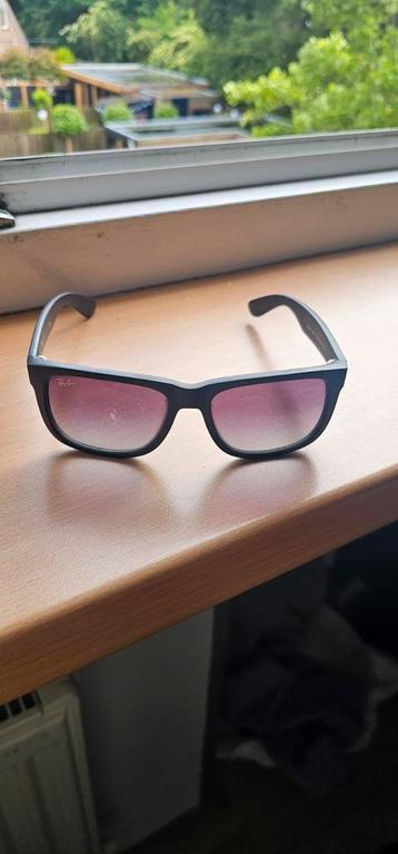 Rayband Zonnebril  beschikbaar voor biedingen