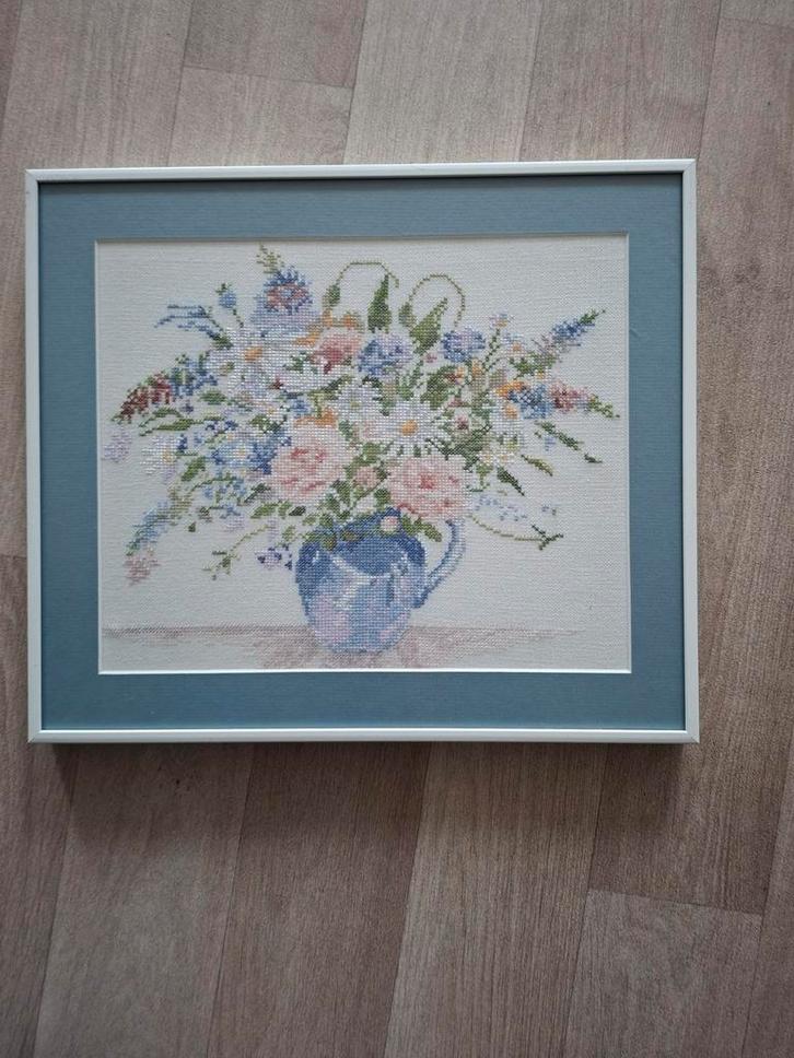 Geborduurd schilderij bloemenboeket - 32x37 cm, Hobby en Vrije tijd, Borduren en Borduurmachines, Zo goed als nieuw, Overige typen